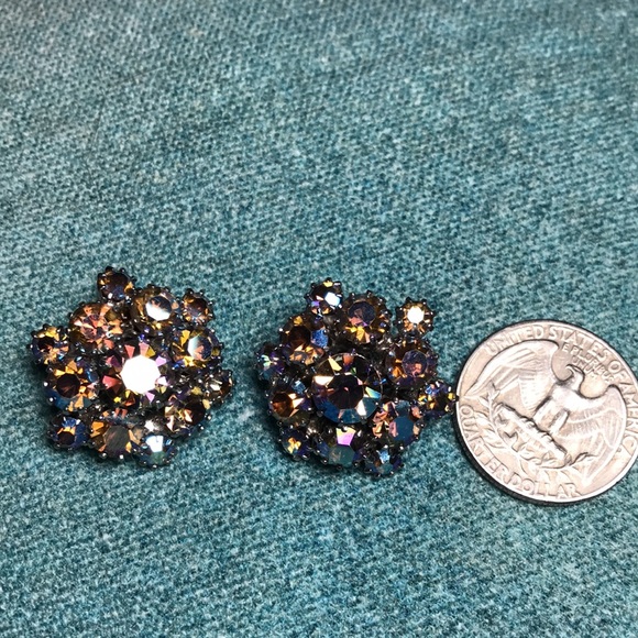 VINTAGE RHINESTONE CLIP EARRINGS - Picture 9 of 13